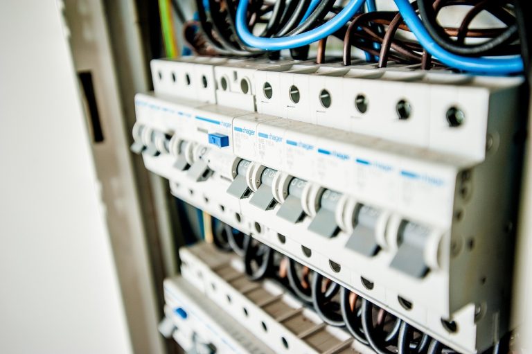 Electricité def : c’est quoi l’électricité, définition, vulgarisation et fonctionnement